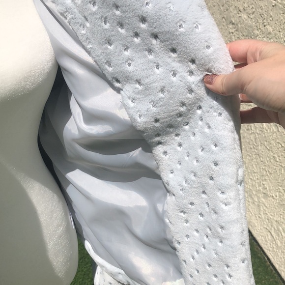 Revolve Superdown faux fur coat in grey metallic - Picture 6 of 7